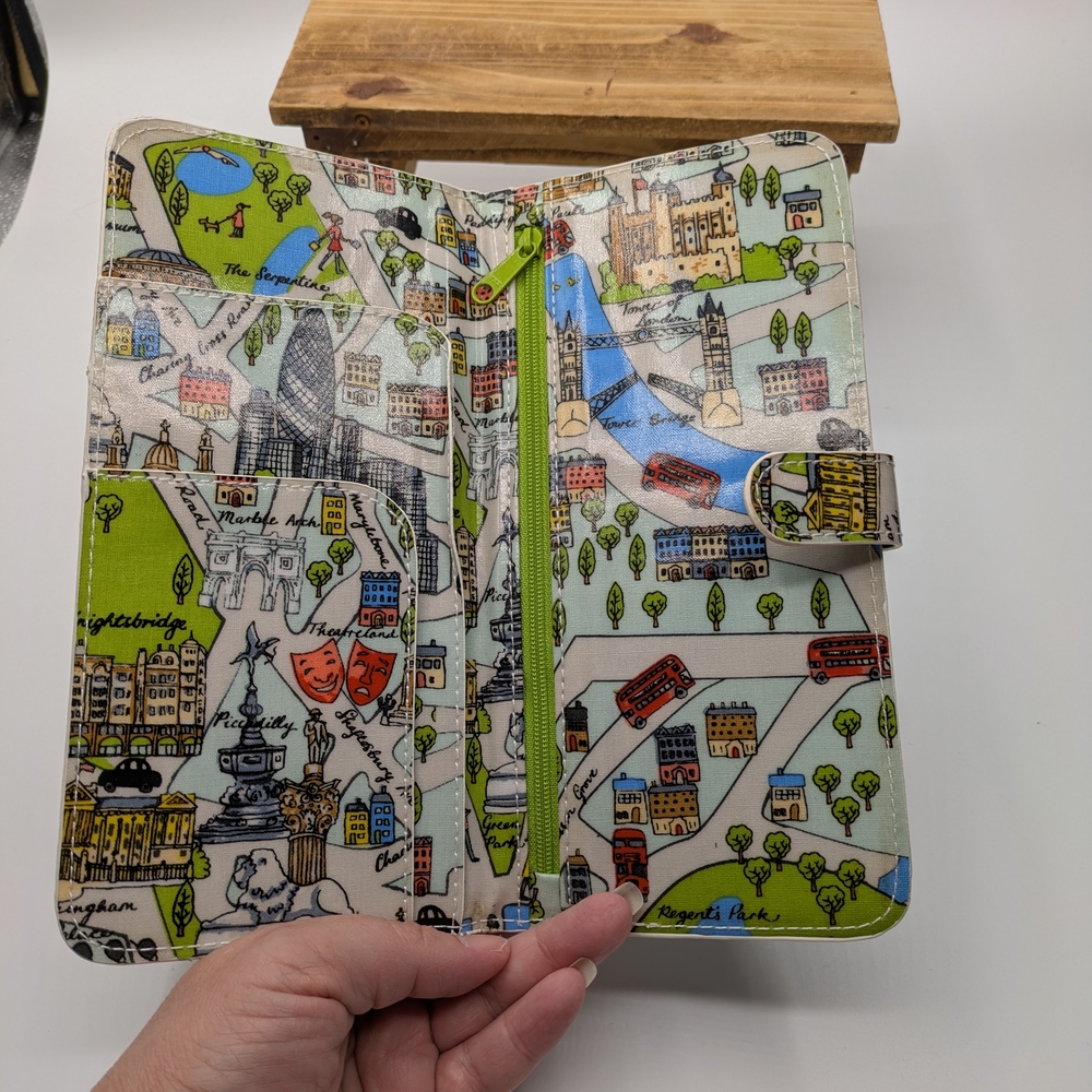 Harrods Illustrated Travel Passport Wallet - Picture 3 of 8